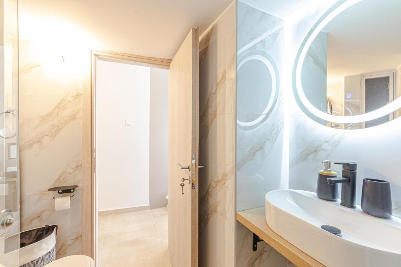 Aegean Pearl Apartment Piraeus Bagian luar foto
